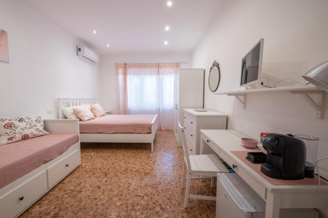 Casa Rosa Beige E Blu Leilighet Roma Eksteriør bilde